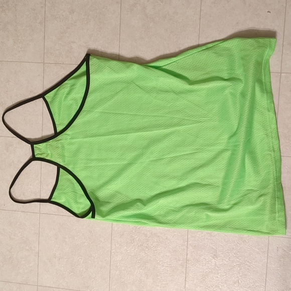Ladies size M  Surf Style green shorts with black and white trim and green Ltank - Picture 8 of 8